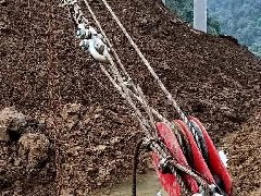 湖北三思科技助力四川瀘州某項目加裝橋墩鋼絲繩拉力監測超載保護裝